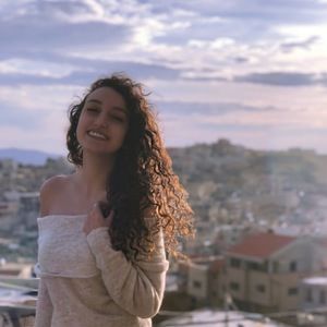 Meet your Posher, Maya